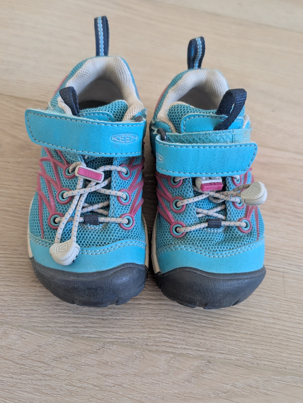 Keen Chandler CNX Hiking Sneakers